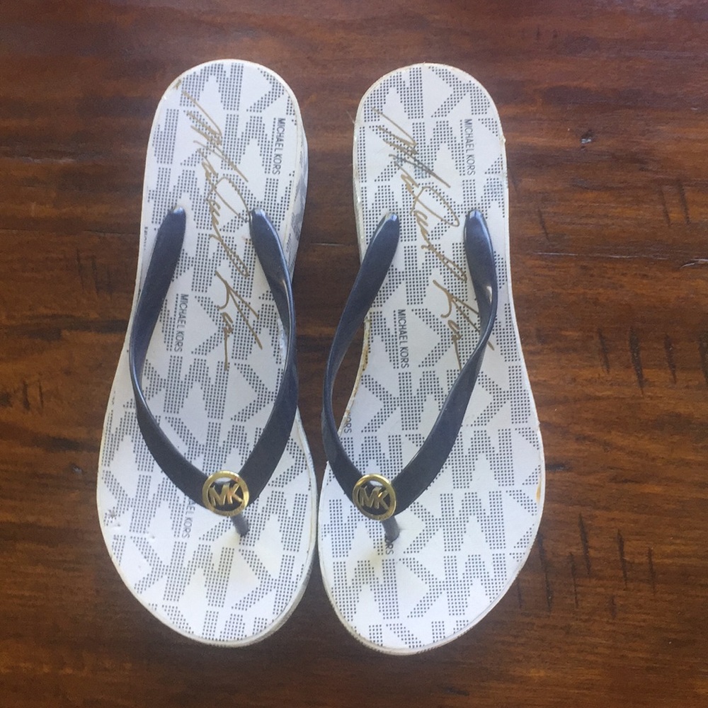 Micheal kors flip flops